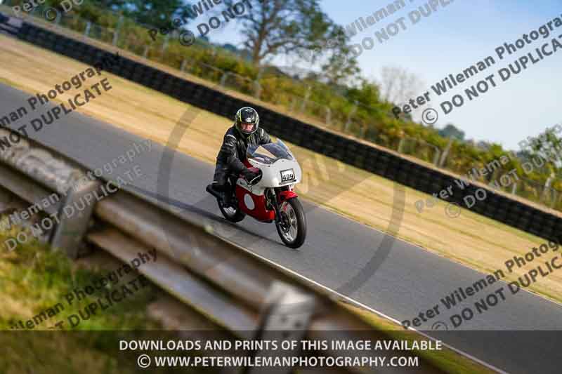 Vintage motorcycle club;eventdigitalimages;mallory park;mallory park trackday photographs;no limits trackdays;peter wileman photography;trackday digital images;trackday photos;vmcc festival 1000 bikes photographs